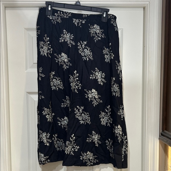 Vintage Cue Fashions Black and White Floral 2 piece Dress Set - Picture 9 of 11